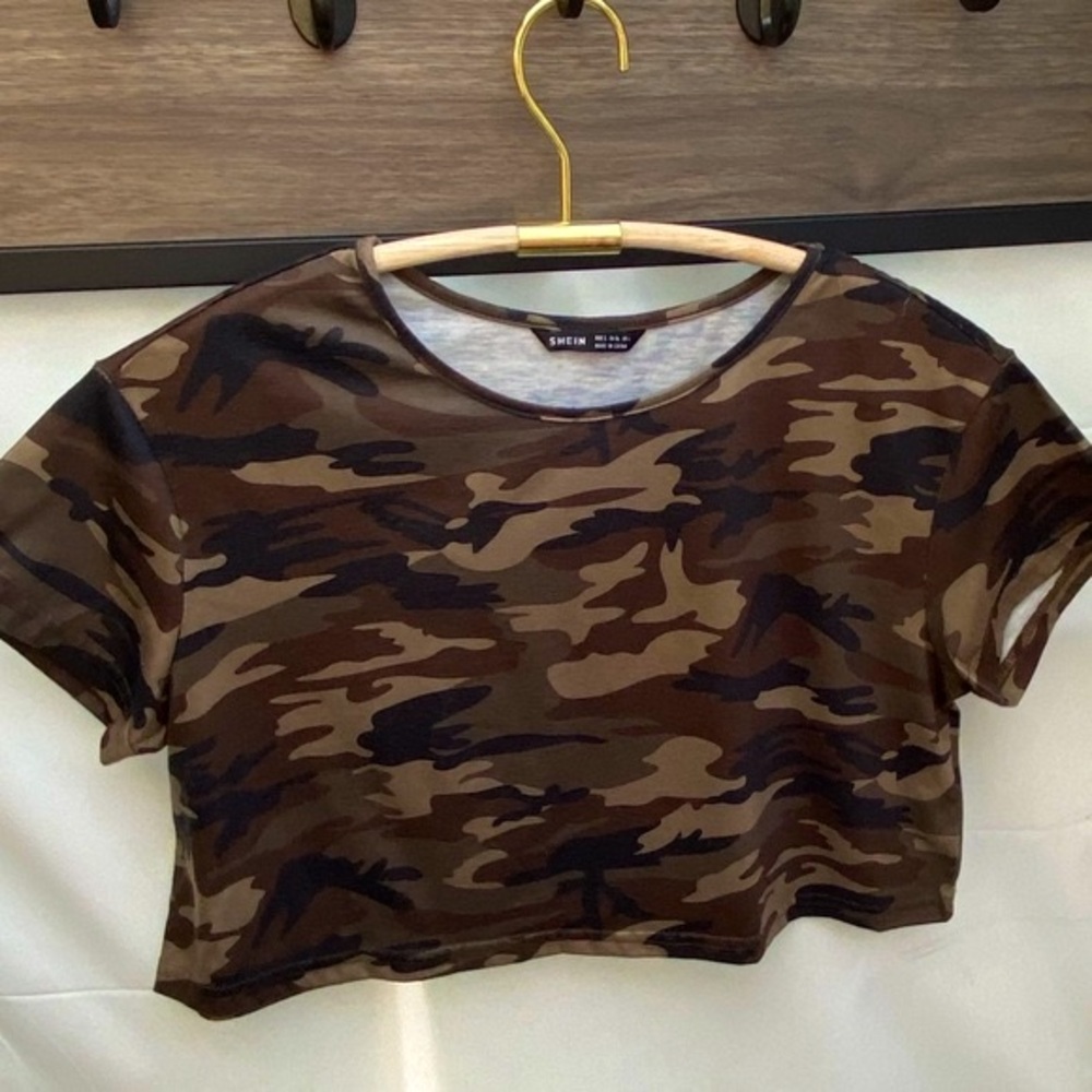 ⬇️ 2/$25 Listings SHEIN Cropped Camouflage Short Sleeve T-Shirt